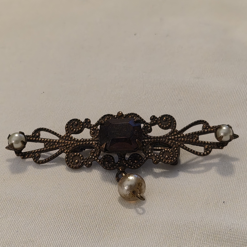 Antique-Inspired Gold and Pearl Brooch